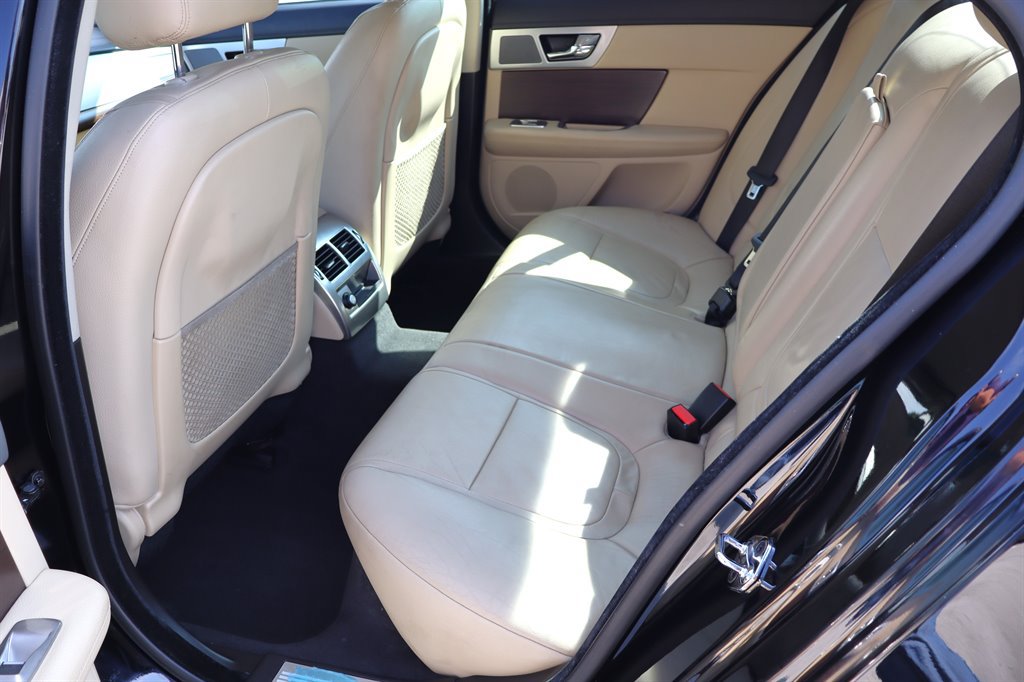 Used 2013 Jaguar XF RWD image 20