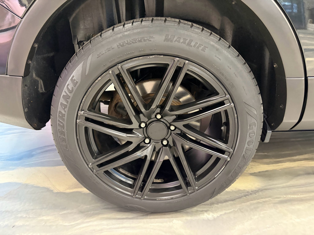 Used 2015 Ford Explorer XLT w/ Equipment Group 202A AWD/4WD image 28