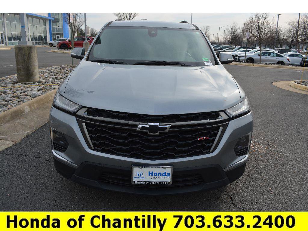 Used 2023 Chevrolet Traverse RS FWD image 2