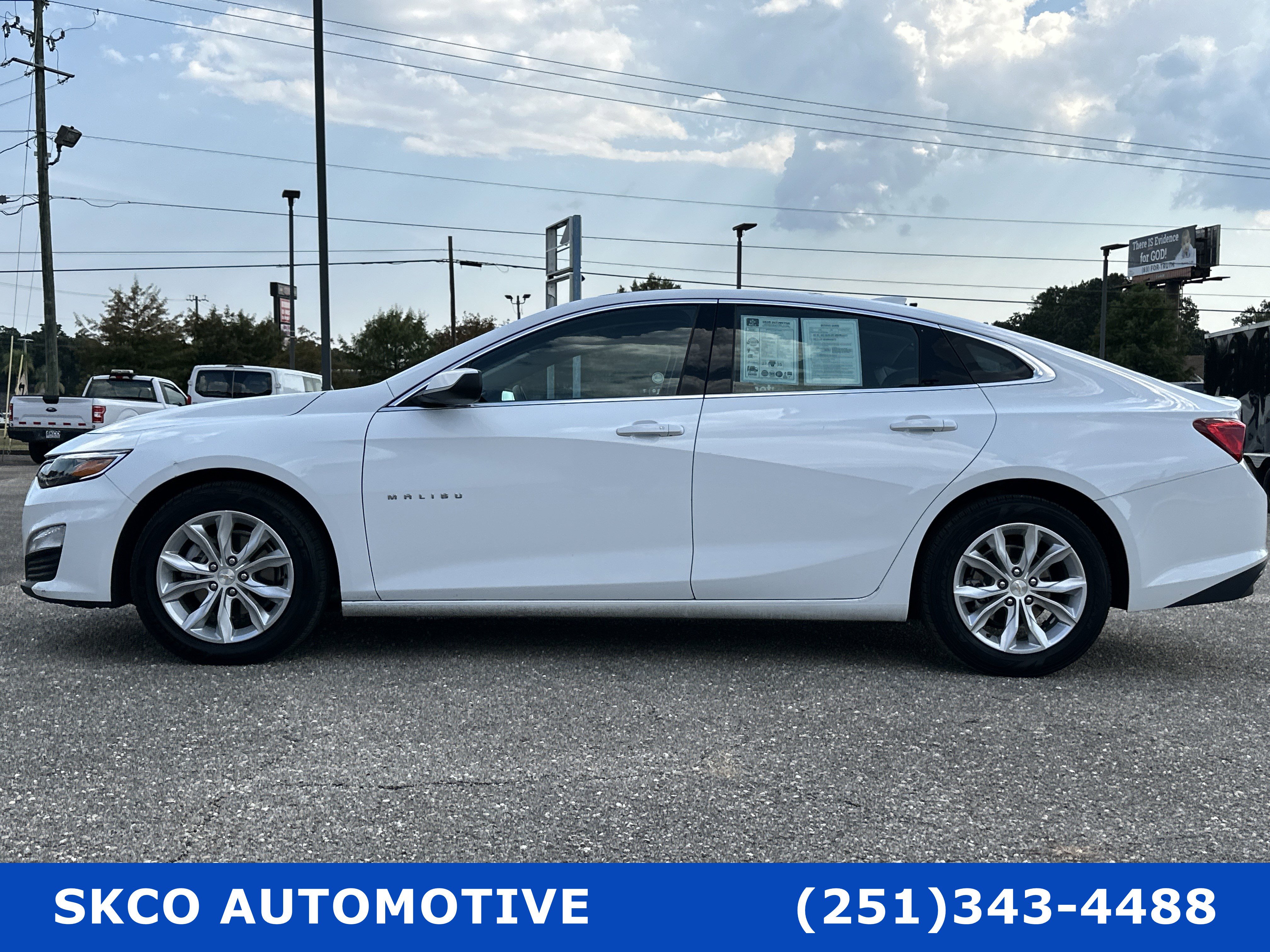 Used 2024 Chevrolet Malibu LT image 2