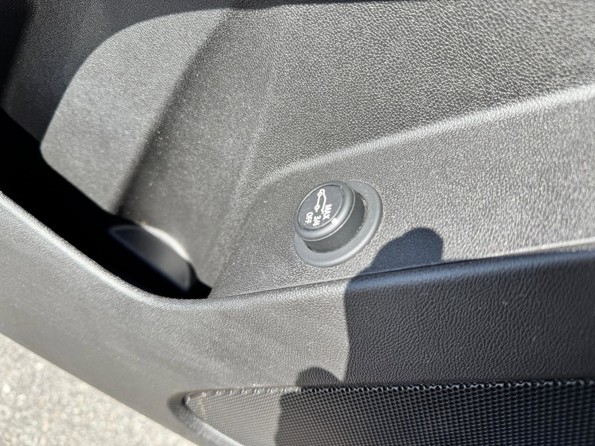 Used 2021 Chevrolet Equinox LT image 28