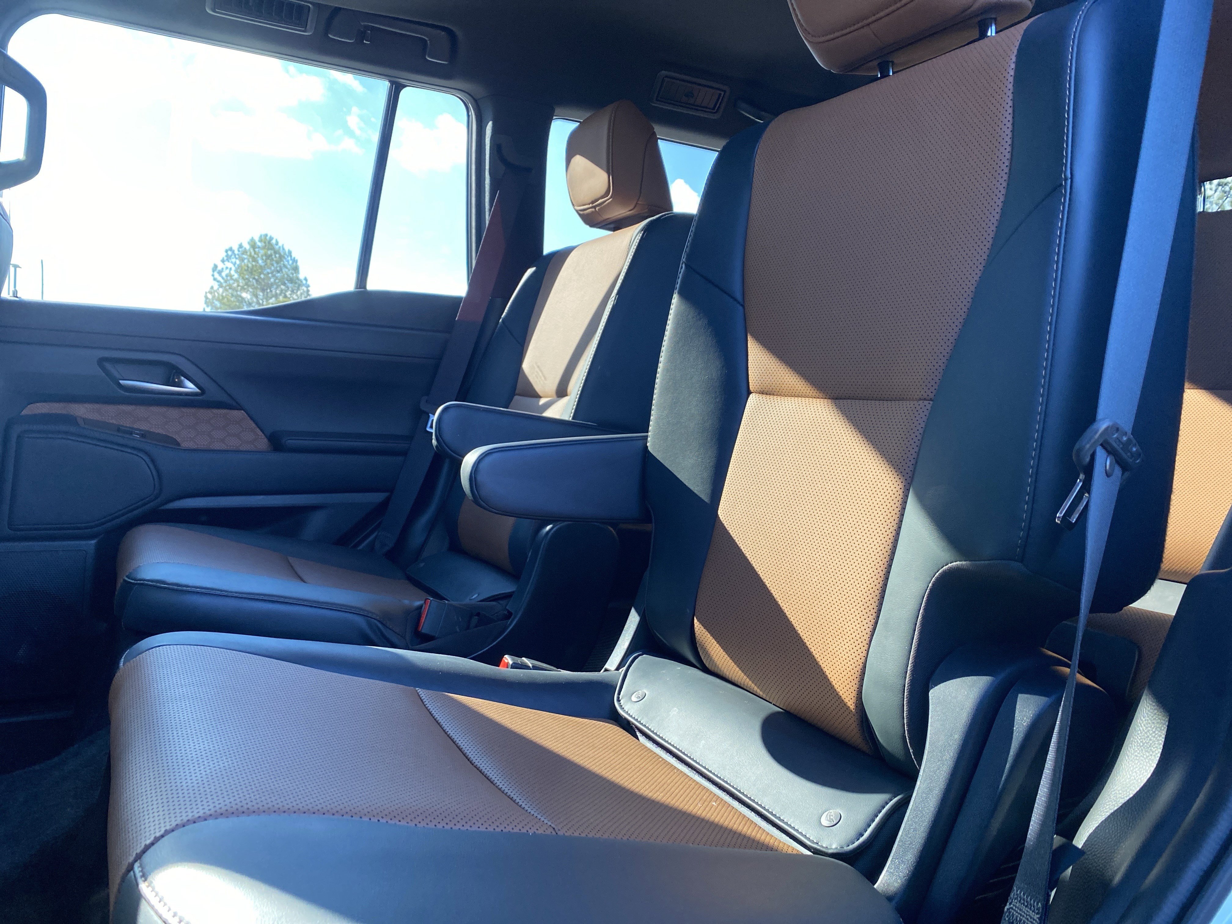 Used 2025 Lexus GX 550 image 8