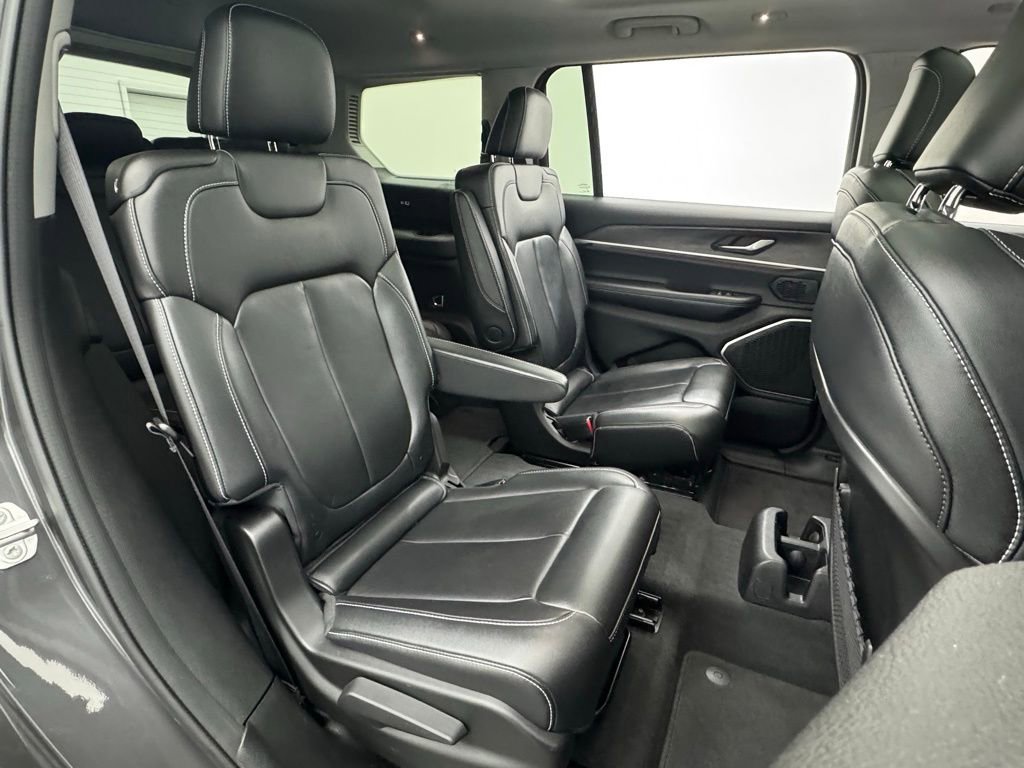 Used 2022 Jeep Grand Cherokee L Limited AWD/4WD image 42