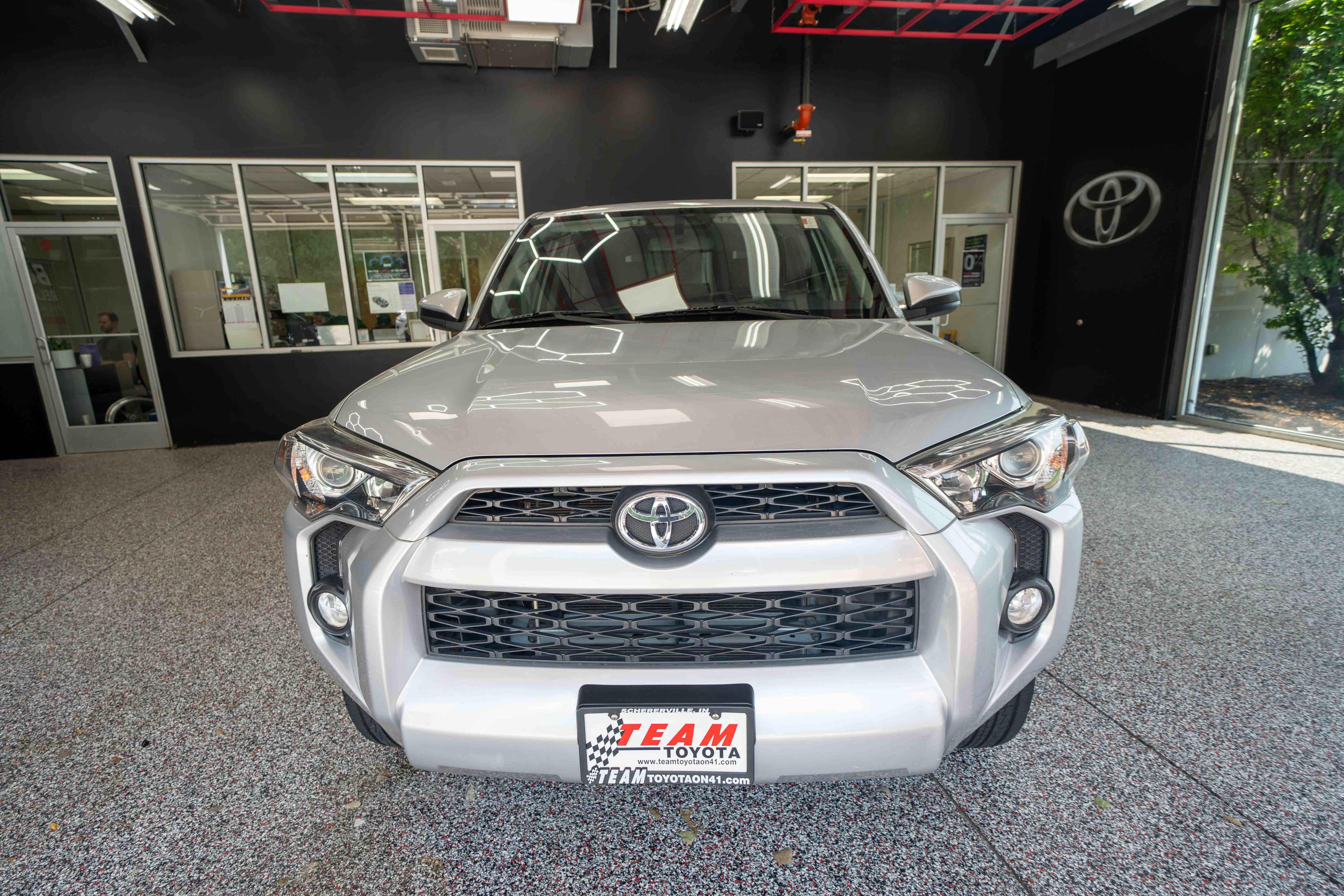 Used 2018 Toyota 4Runner SR5 AWD/4WD image 6