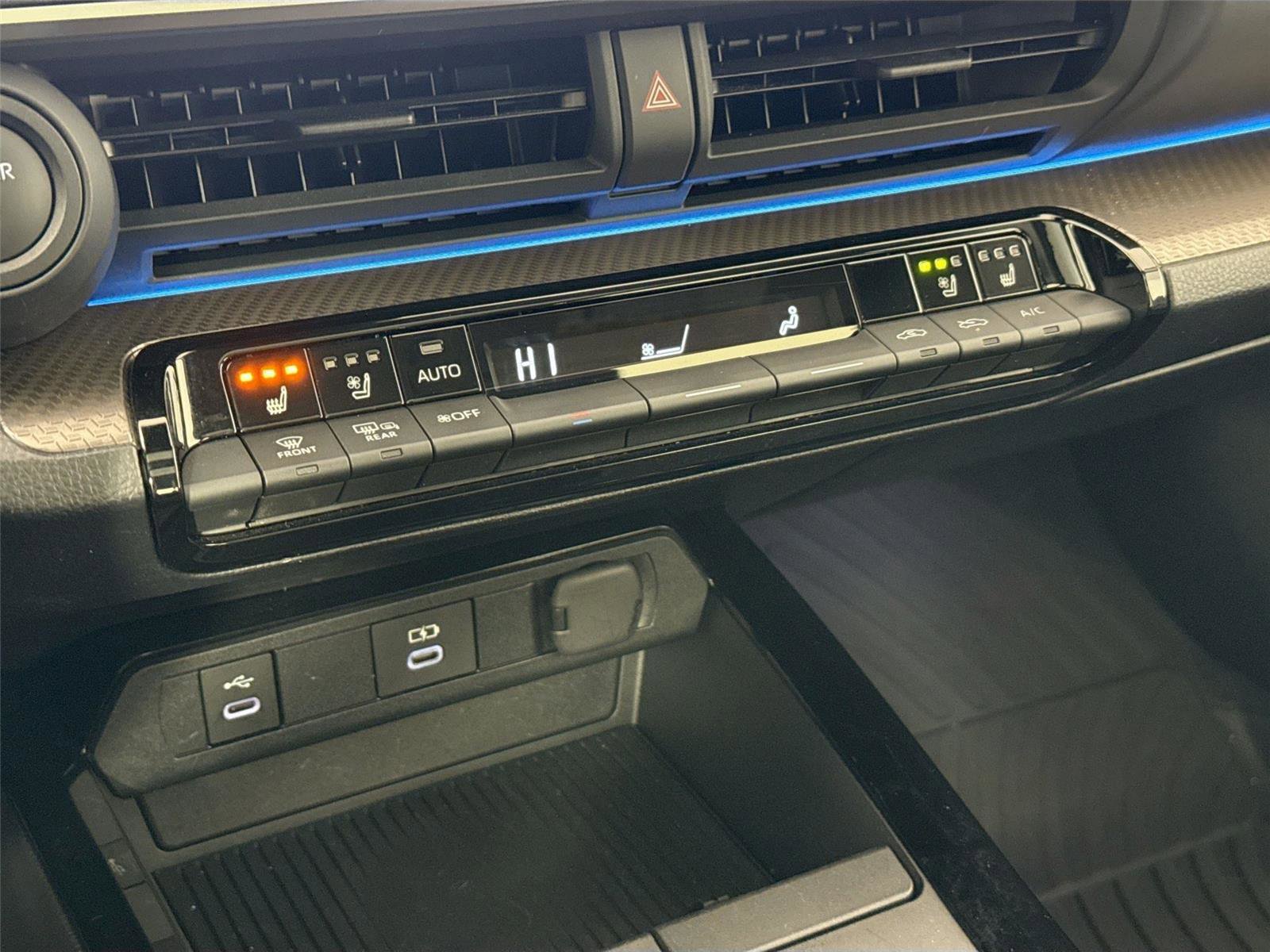 Used 2025 Toyota Prius Limited image 27