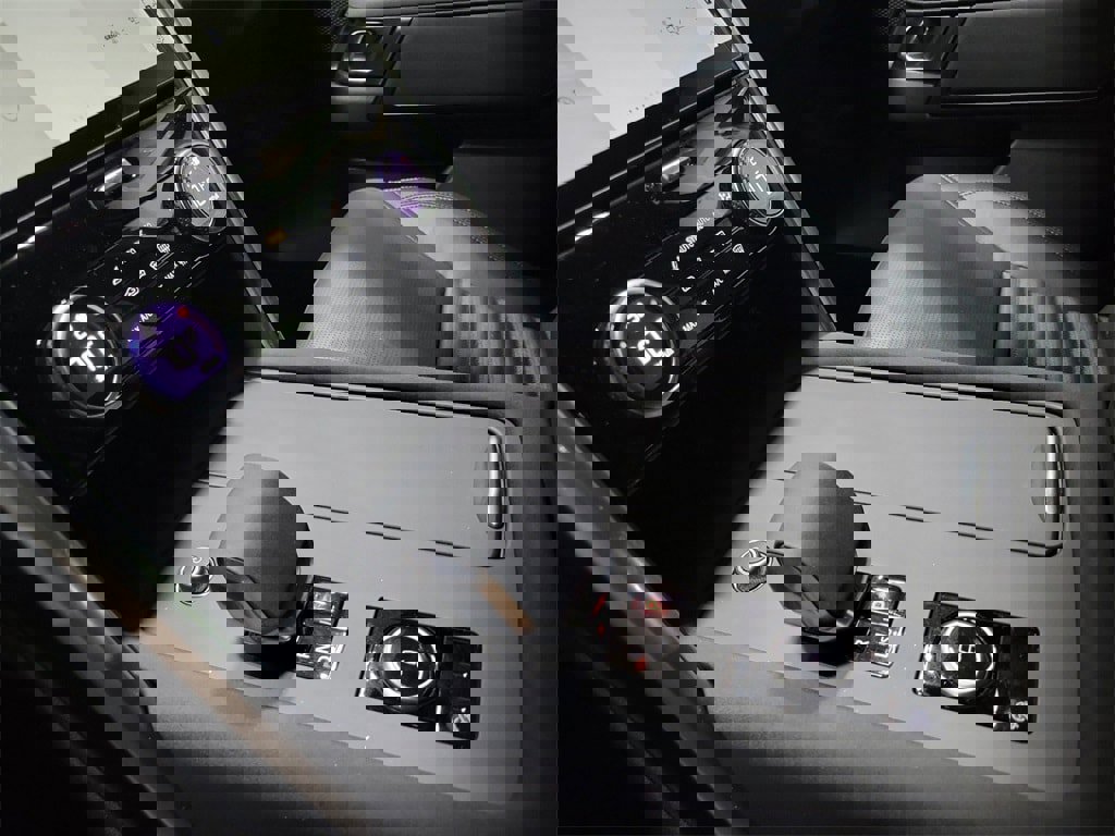 New 2025 Land Rover Discovery S image 18