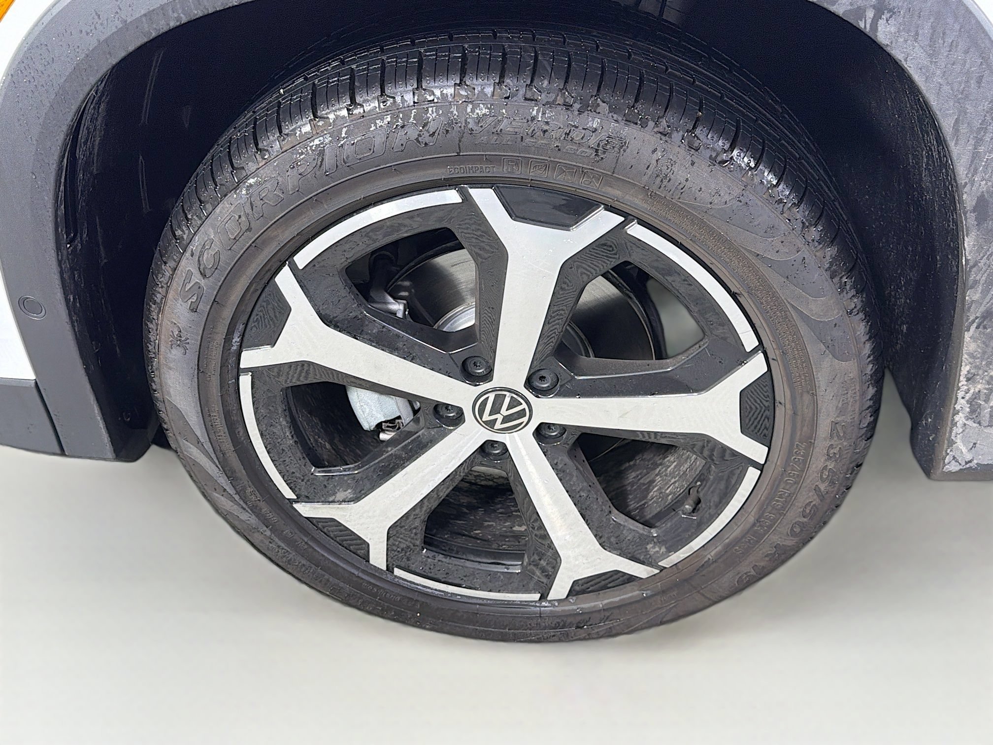 Used 2025 Volkswagen Tiguan SE FWD image 29