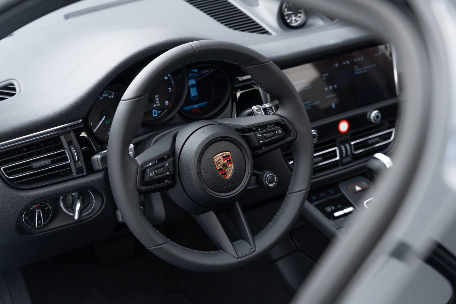 New 2025 Porsche Macan image 20