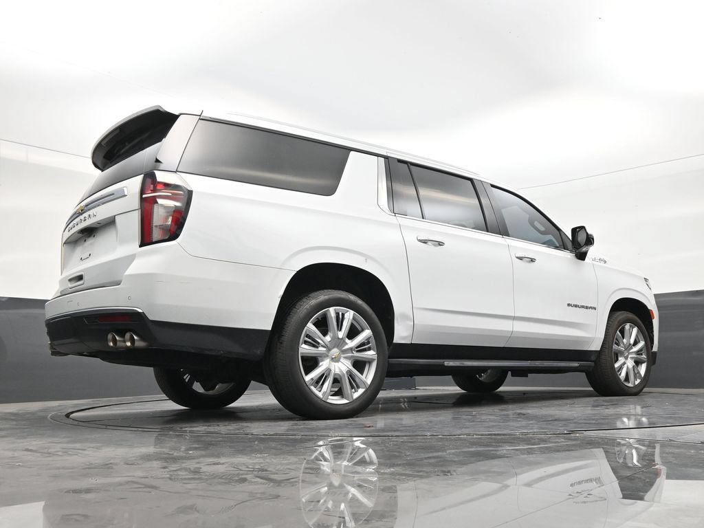 Used 2022 Chevrolet Suburban High Country RWD image 23