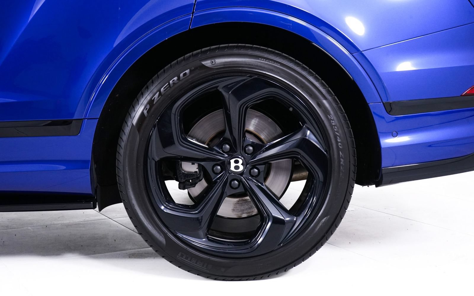 Used 2022 Bentley Bentayga AWD/4WD image 12