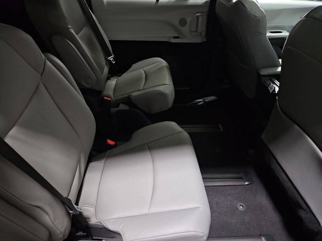 New 2026 Toyota Sienna XLE image 25