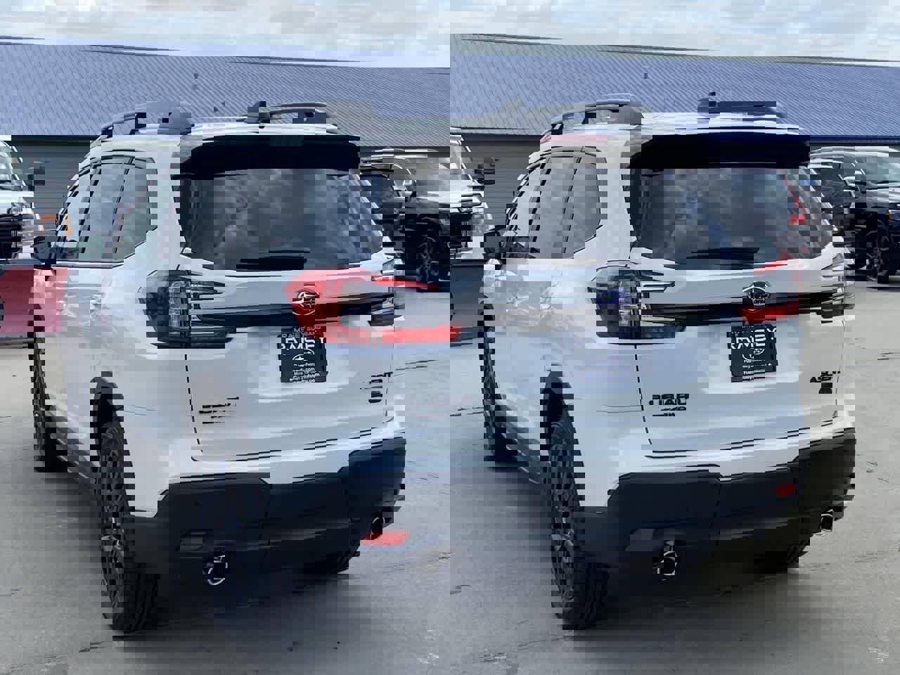 Used 2025 Subaru Ascent Bronze Edition image 4