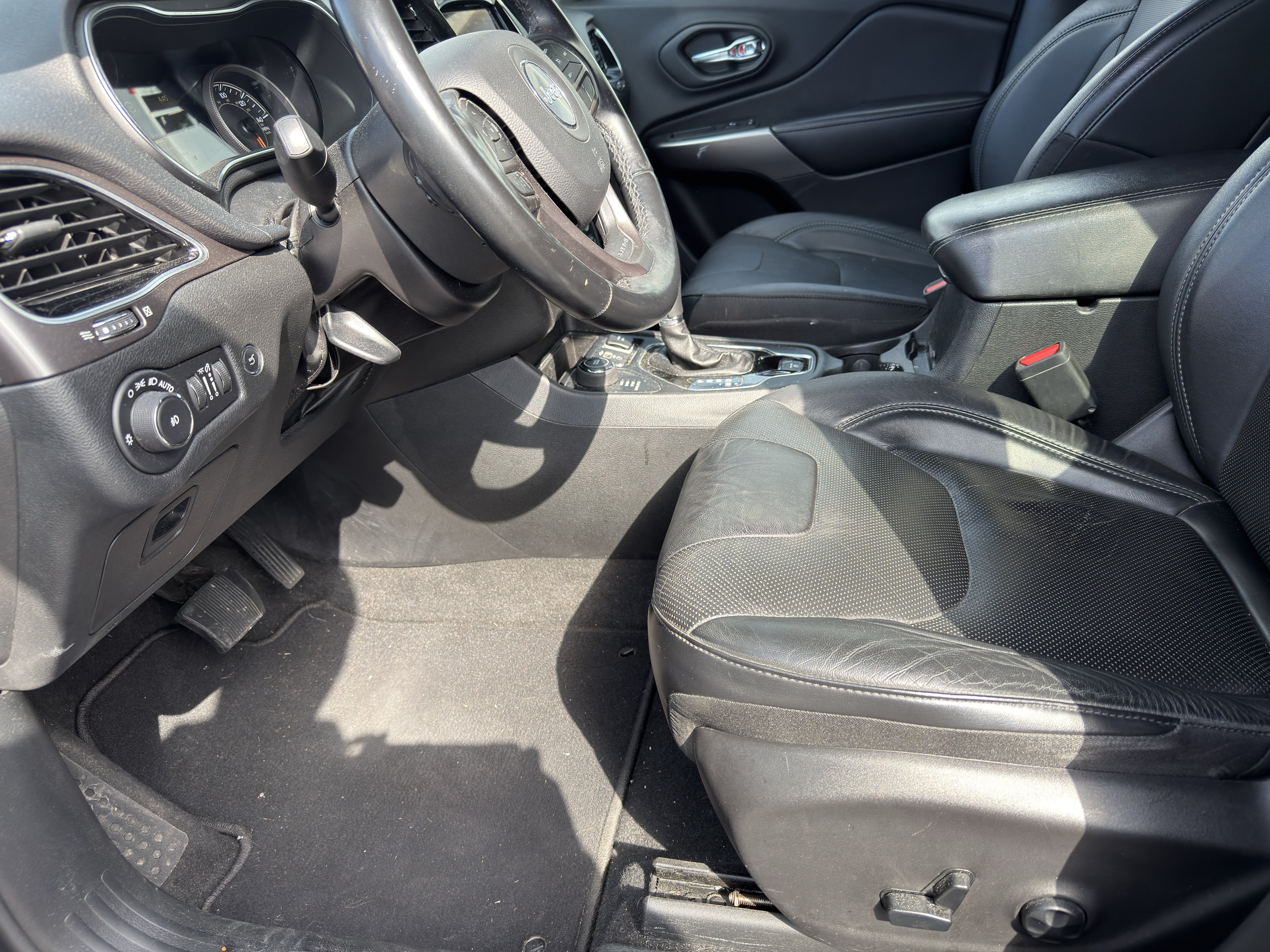 Used 2020 Jeep Renegade Latitude w/ Popular Equipment Group AWD/4WD image 14