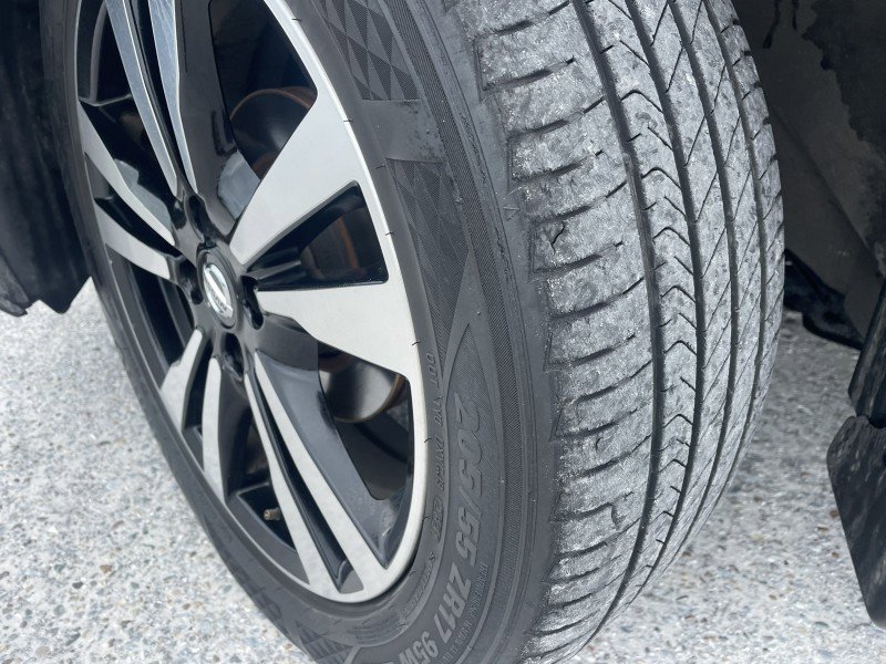 Used 2019 Nissan Kicks SR w/ SR Premium Package image 18