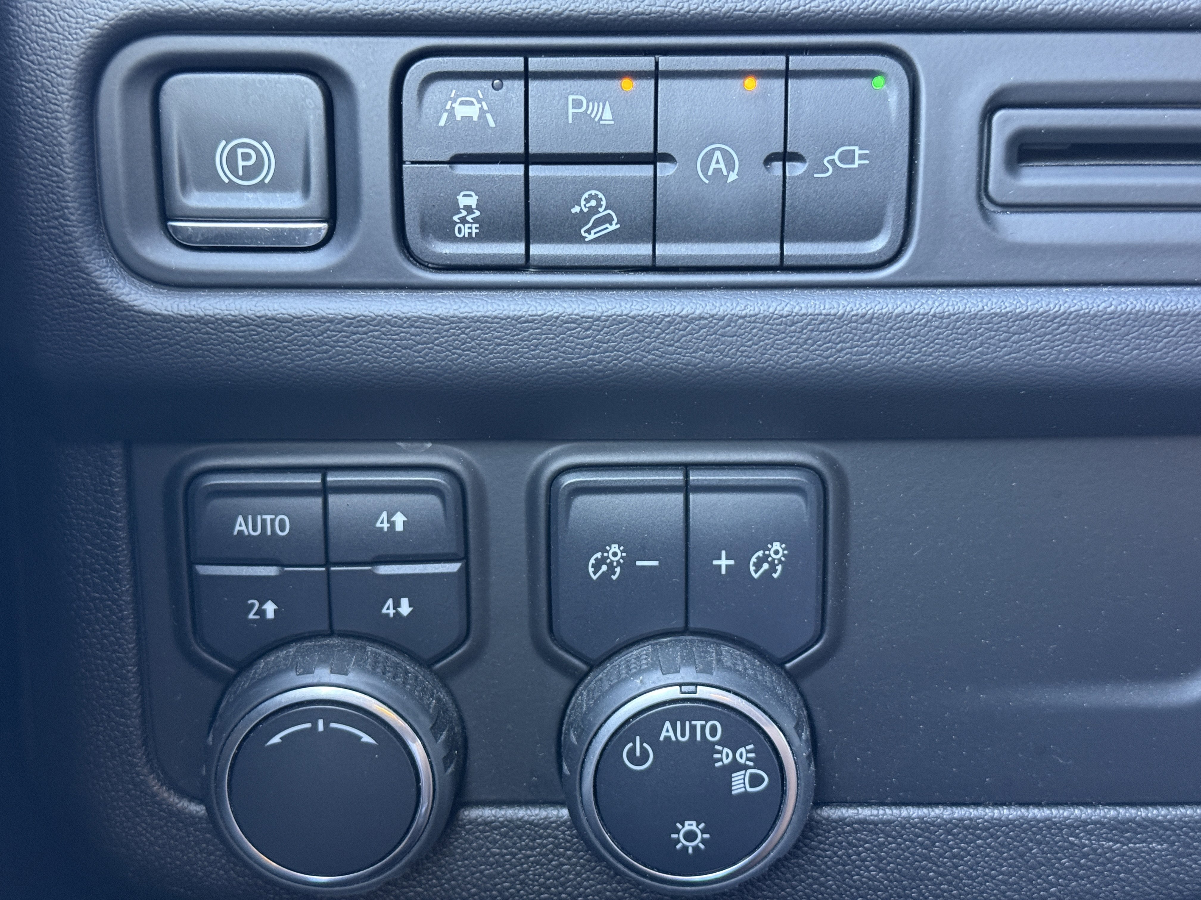 Used 2021 Chevrolet Suburban Premier image 39