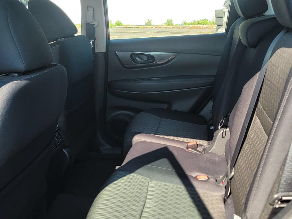 Used 2019 Nissan Rogue S AWD/4WD image 16