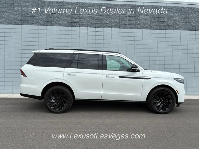 Used 2026 Lincoln Navigator Reserve w/ Jet Appearance Package AWD/4WD image 2