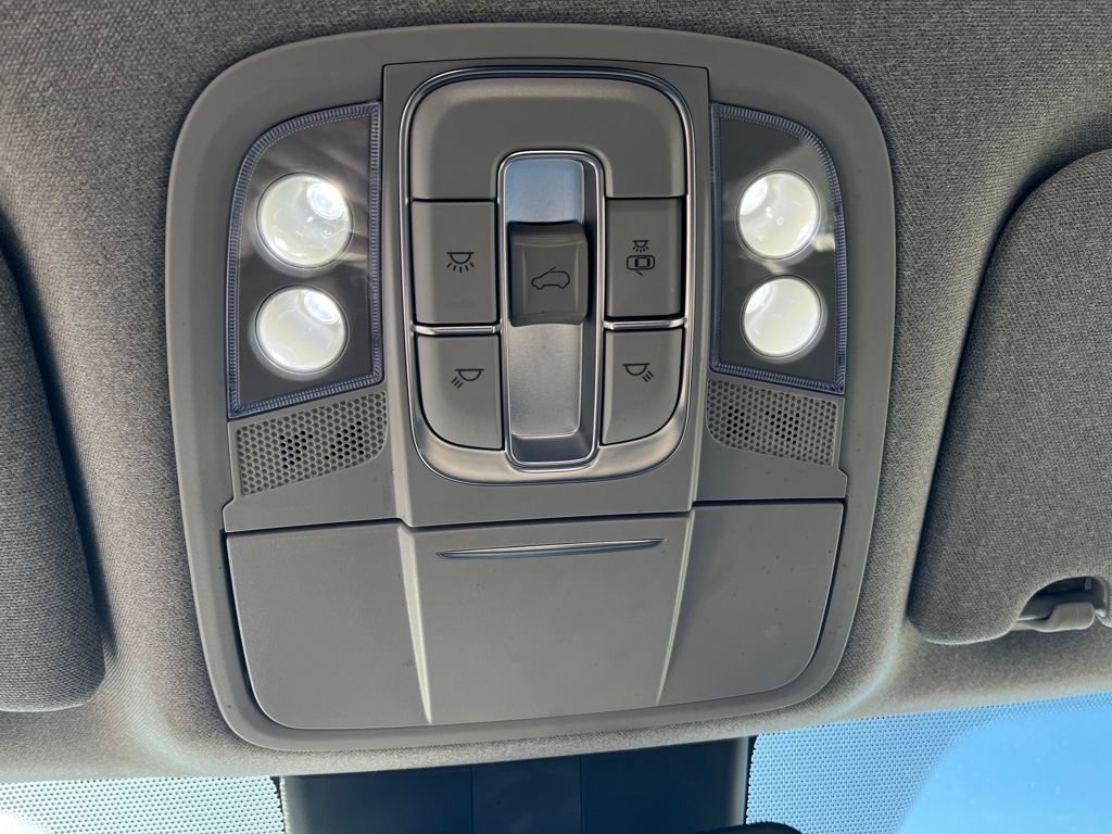 Used 2020 Hyundai Santa Fe Limited image 33