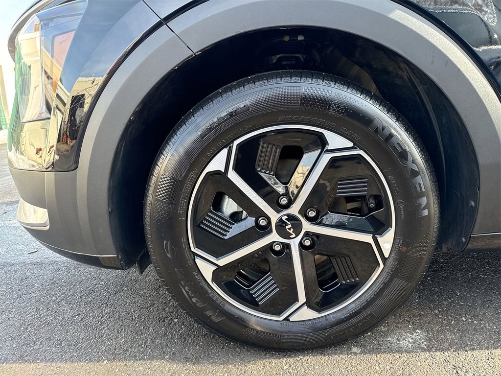 Used 2025 Kia Niro LX image 18