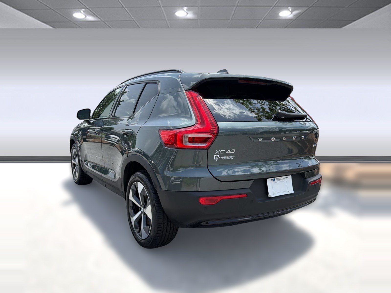Certified 2026 Volvo XC40 B5 Plus AWD/4WD image 3