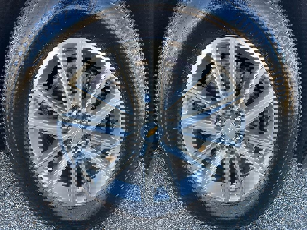 Used 2023 Chevrolet Traverse LT image 9