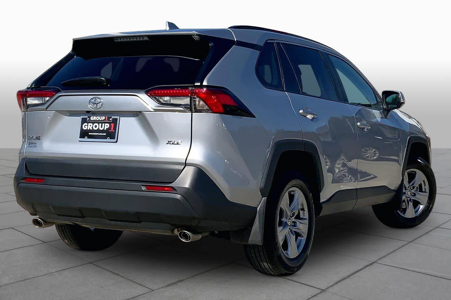 Used 2025 Toyota RAV4 XLE w/ Convenience Package FWD image 13