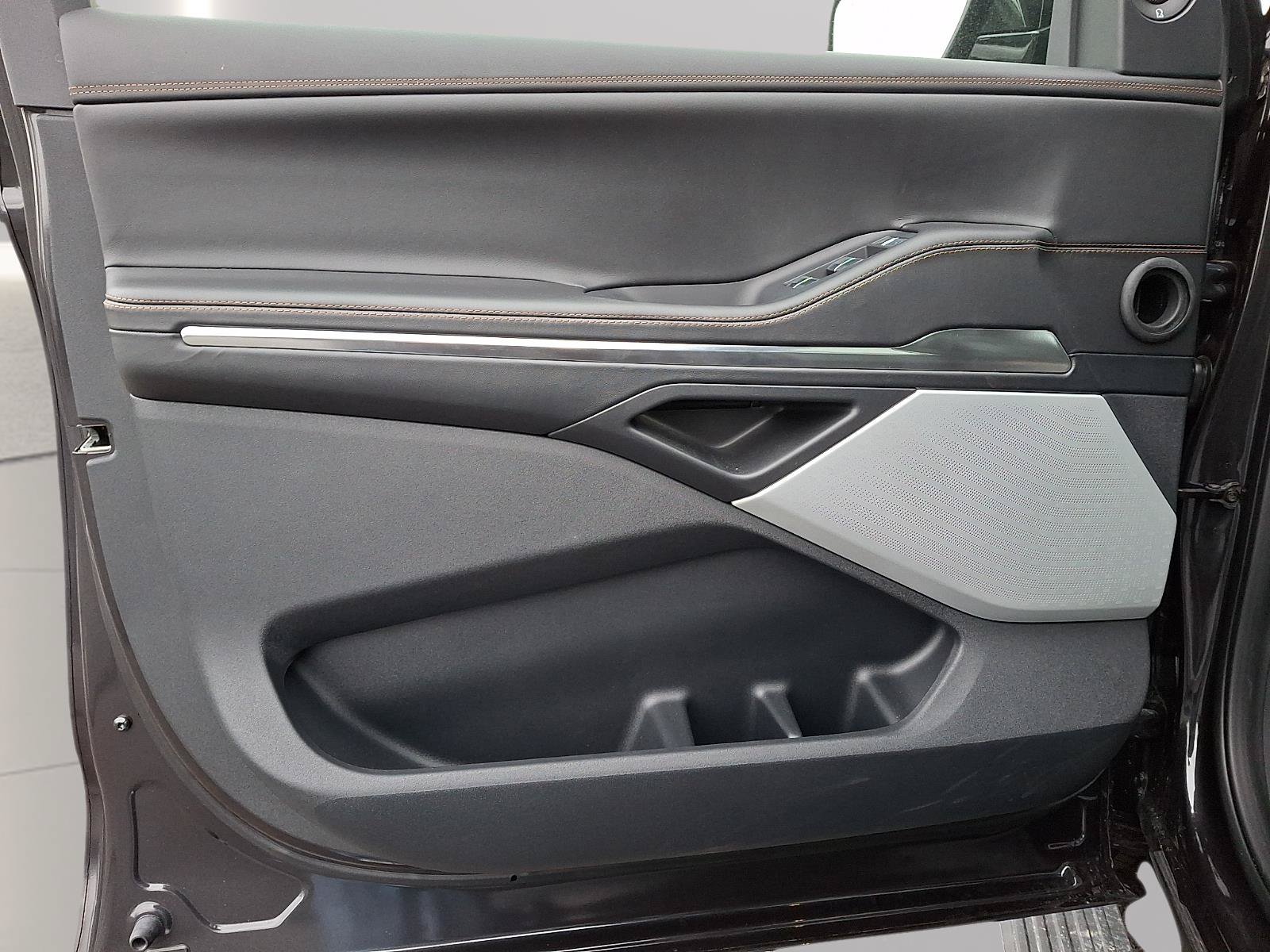 New 2025 Lincoln Navigator L Black Label AWD/4WD image 10