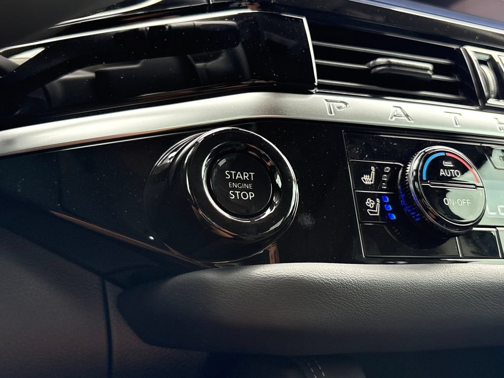 New 2026 Nissan Pathfinder Platinum FWD image 14