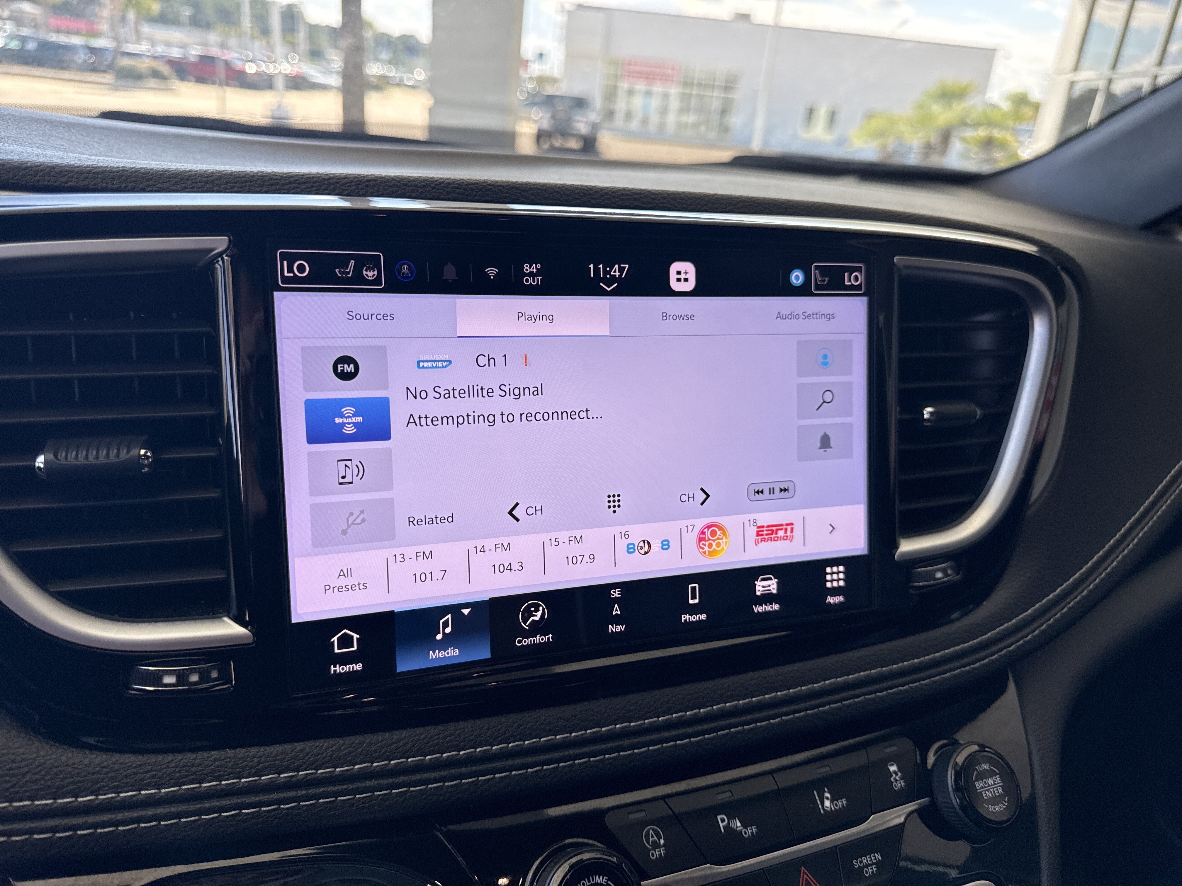 Used 2025 Chrysler Pacifica Limited FWD image 22