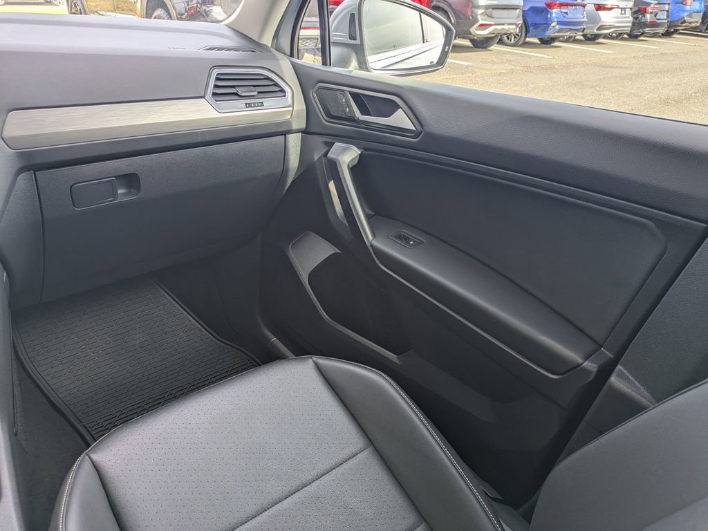 Certified 2021 Volkswagen Tiguan SE image 17