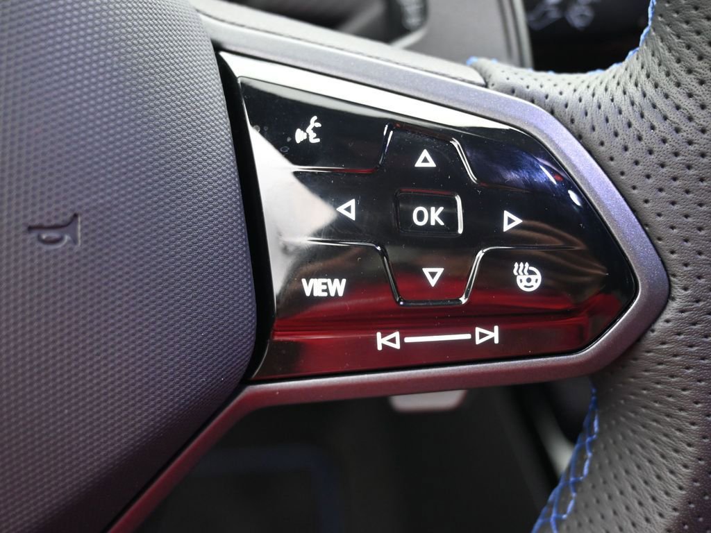 Used 2025 Volkswagen Golf R Black Edition image 30