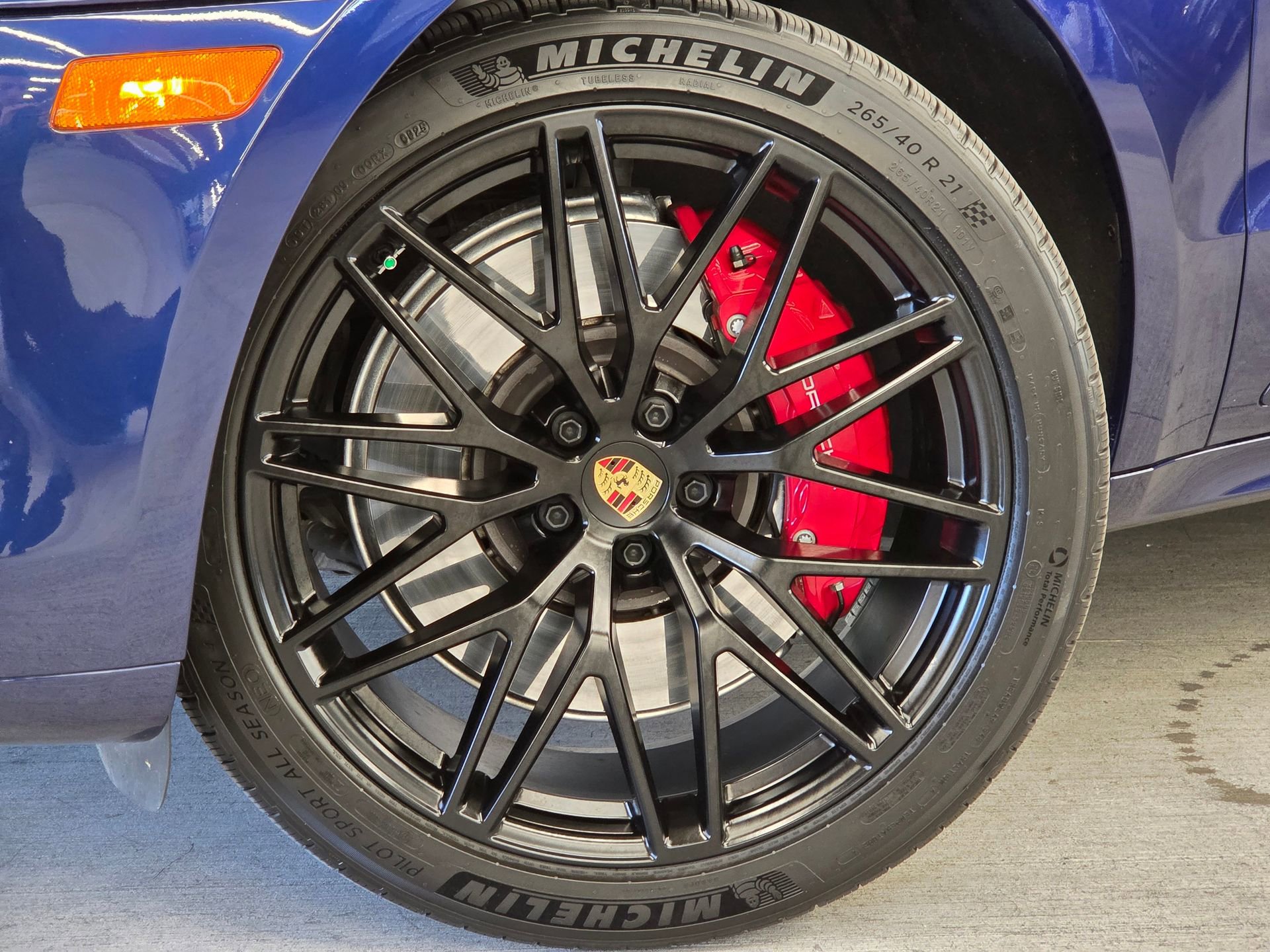 Certified 2023 Porsche Macan GTS w/ Premium Package Plus AWD/4WD image 25
