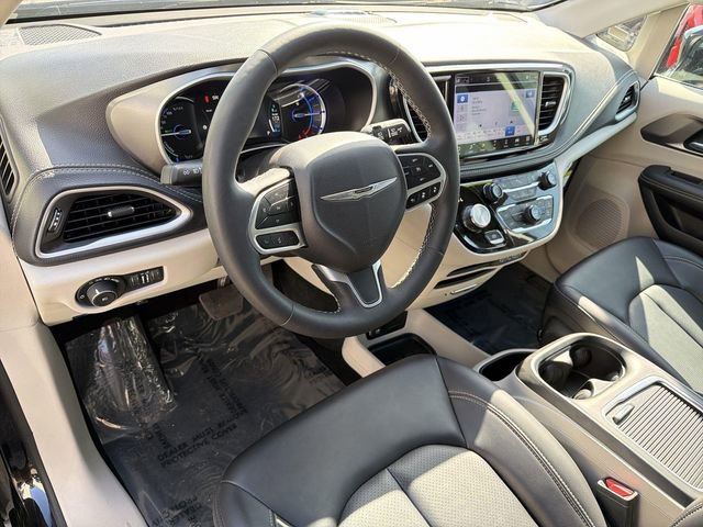 Used 2024 Chrysler Pacifica Limited FWD image 9