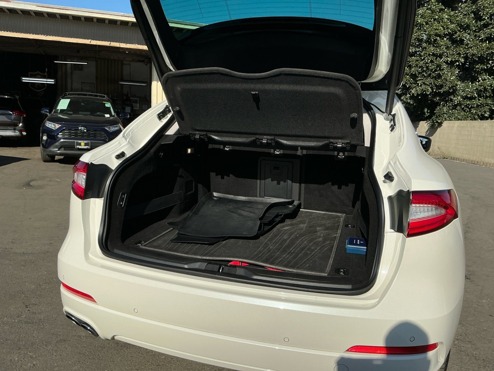 Used 2019 Maserati Levante image 27