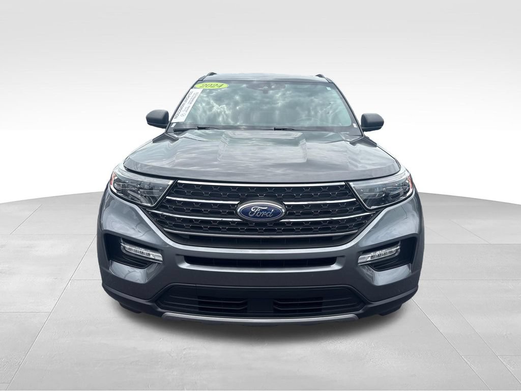 Used 2024 Ford Explorer XLT w/ Equipment Group 202A AWD/4WD image 8