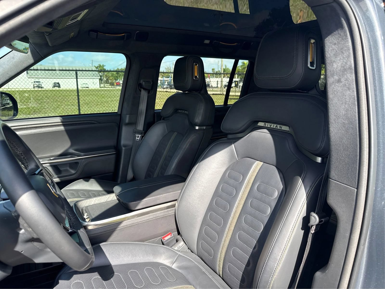 Used 2023 Rivian R1S Adventure AWD/4WD image 9