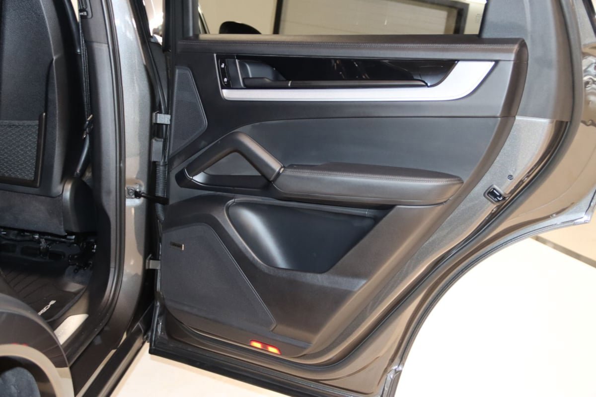 Used 2024 Porsche Cayenne image 73