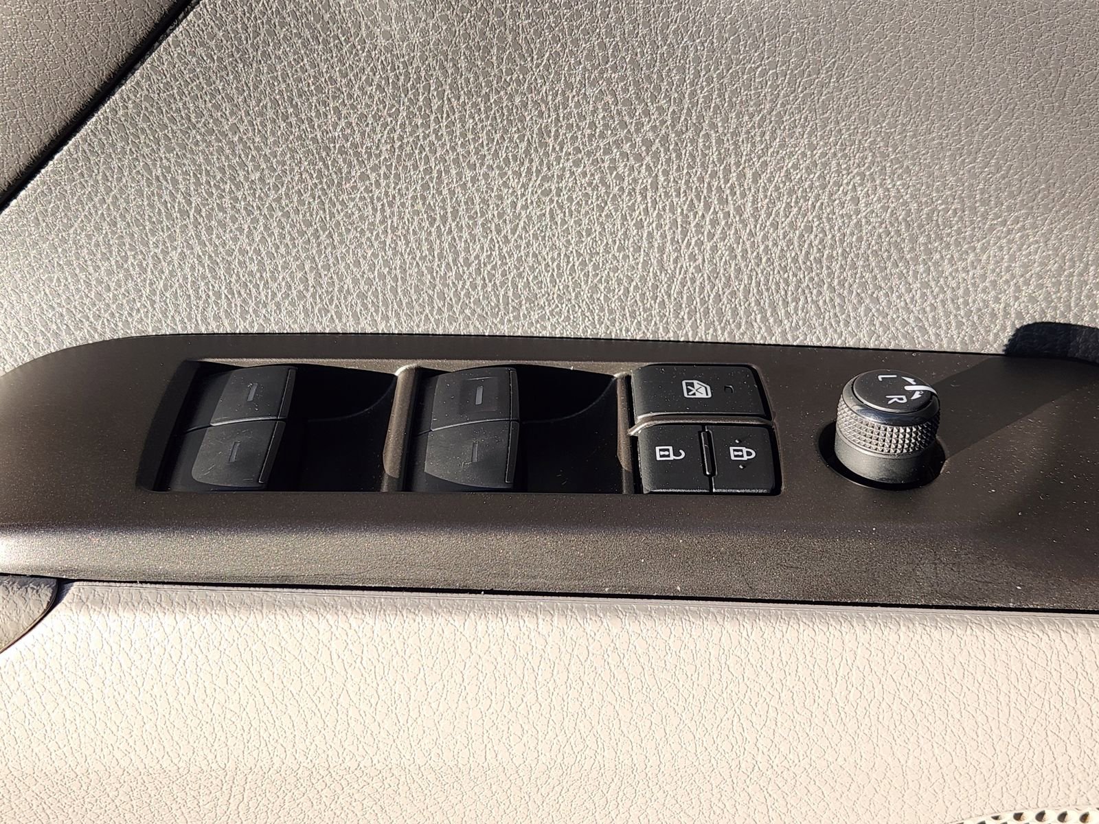 Used 2023 Toyota Camry SE image 28