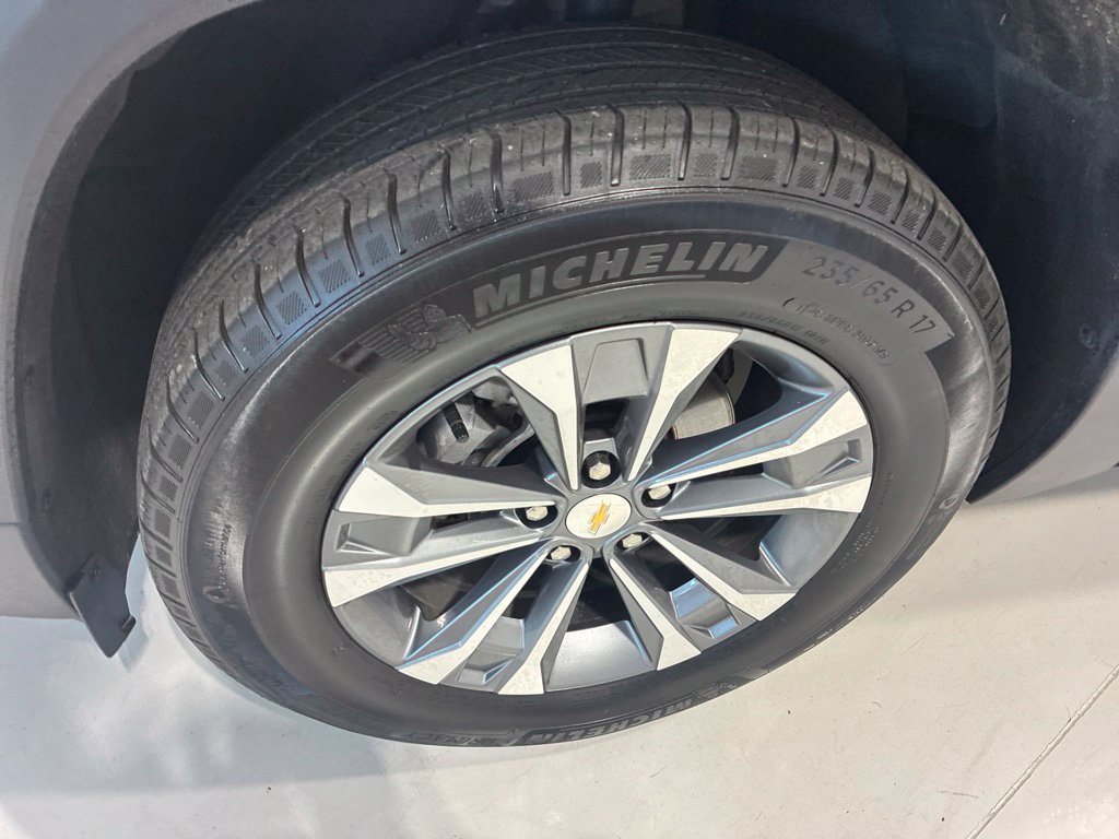 Used 2026 Chevrolet Equinox LT AWD/4WD image 11