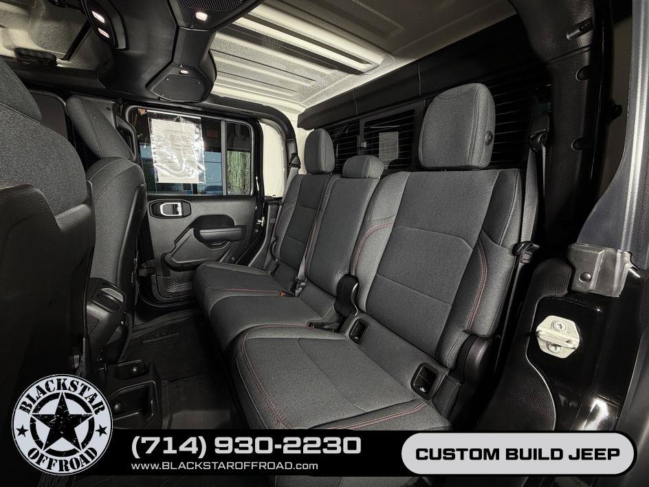Used 2024 Jeep Gladiator Rubicon w/ Technology Group AWD/4WD image 21