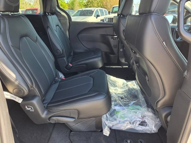 New 2026 Chrysler Pacifica Select FWD image 12