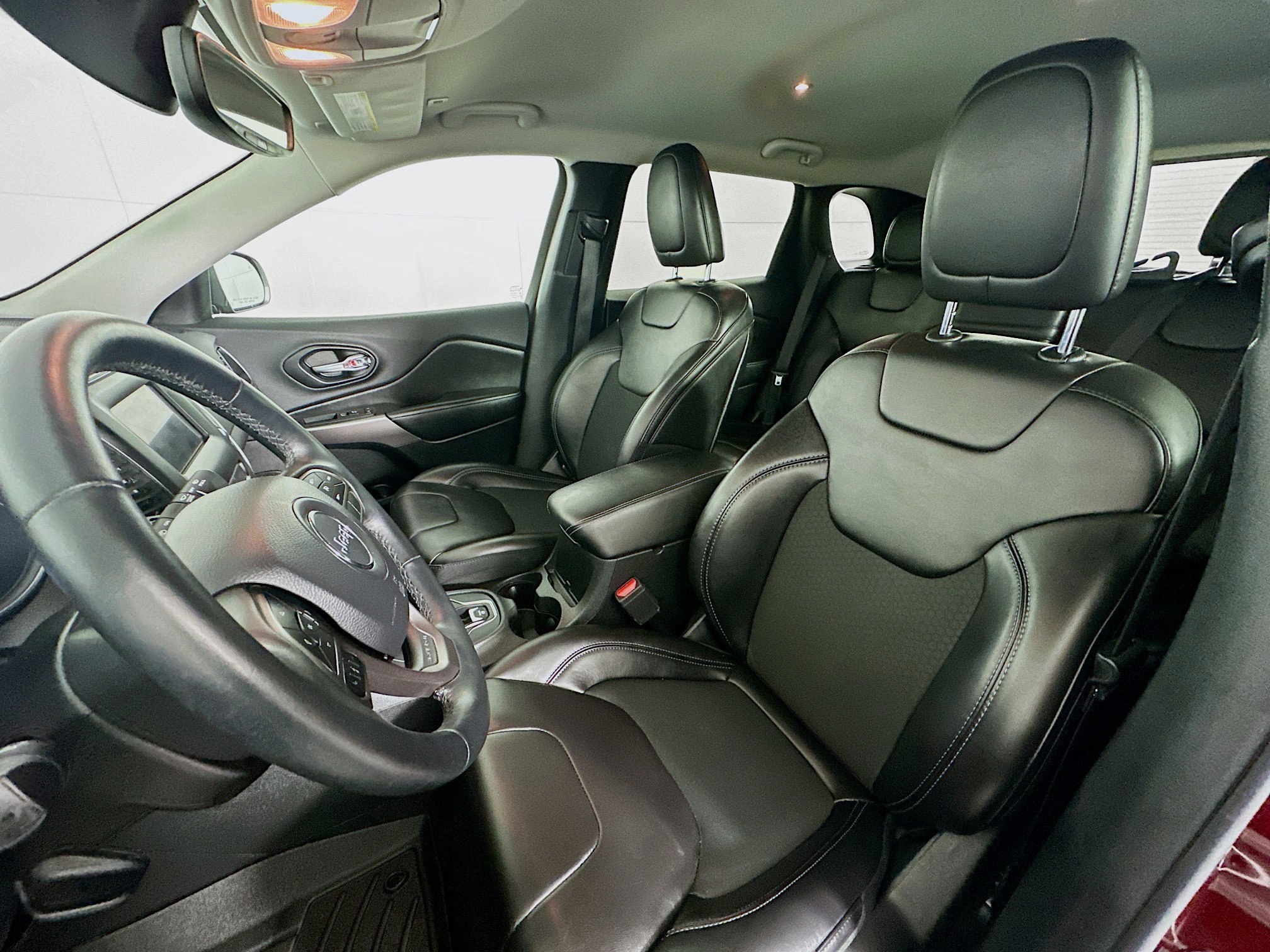 Used 2019 Jeep Cherokee Latitude Plus w/ Comfort/Convenience Group image 13