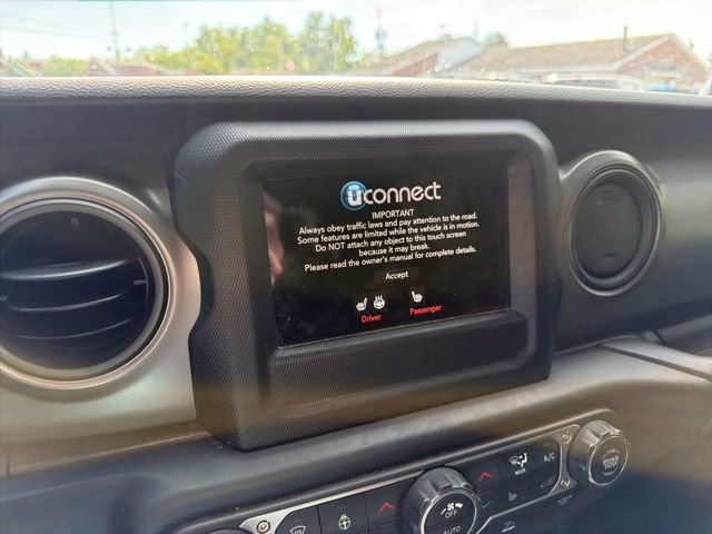 Used 2022 Jeep Gladiator Sport AWD/4WD image 10