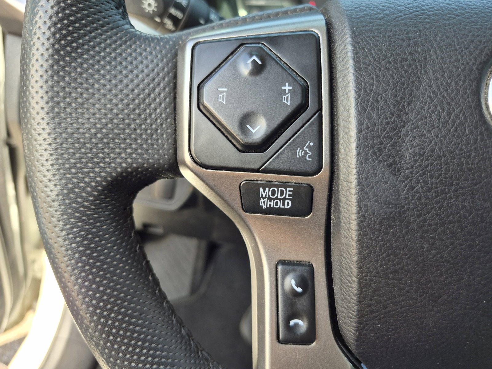 Certified 2021 Toyota Tacoma SR5 AWD/4WD image 25