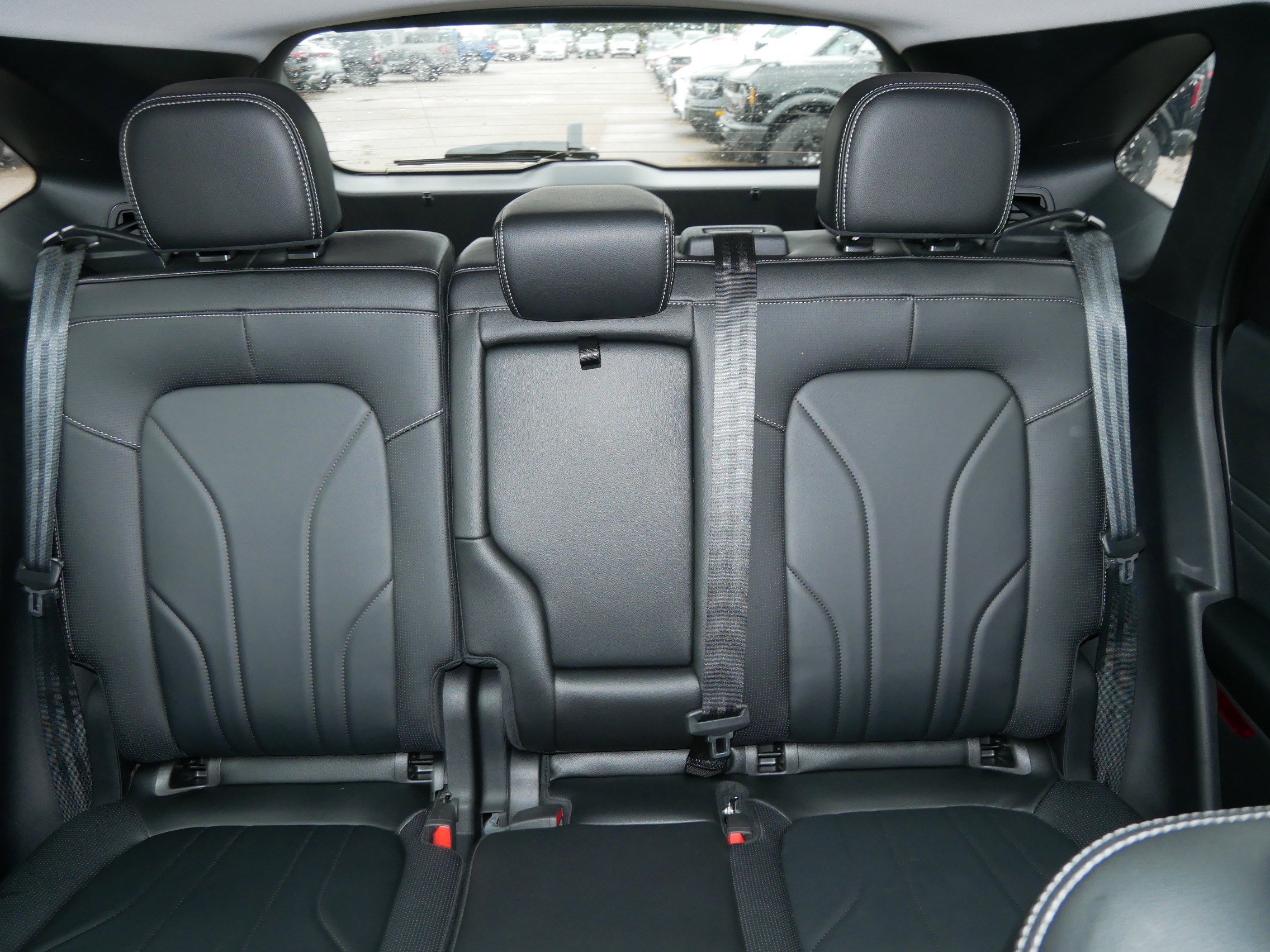 Used 2025 Ford Escape SE w/ PHEV Premium Package FWD image 13