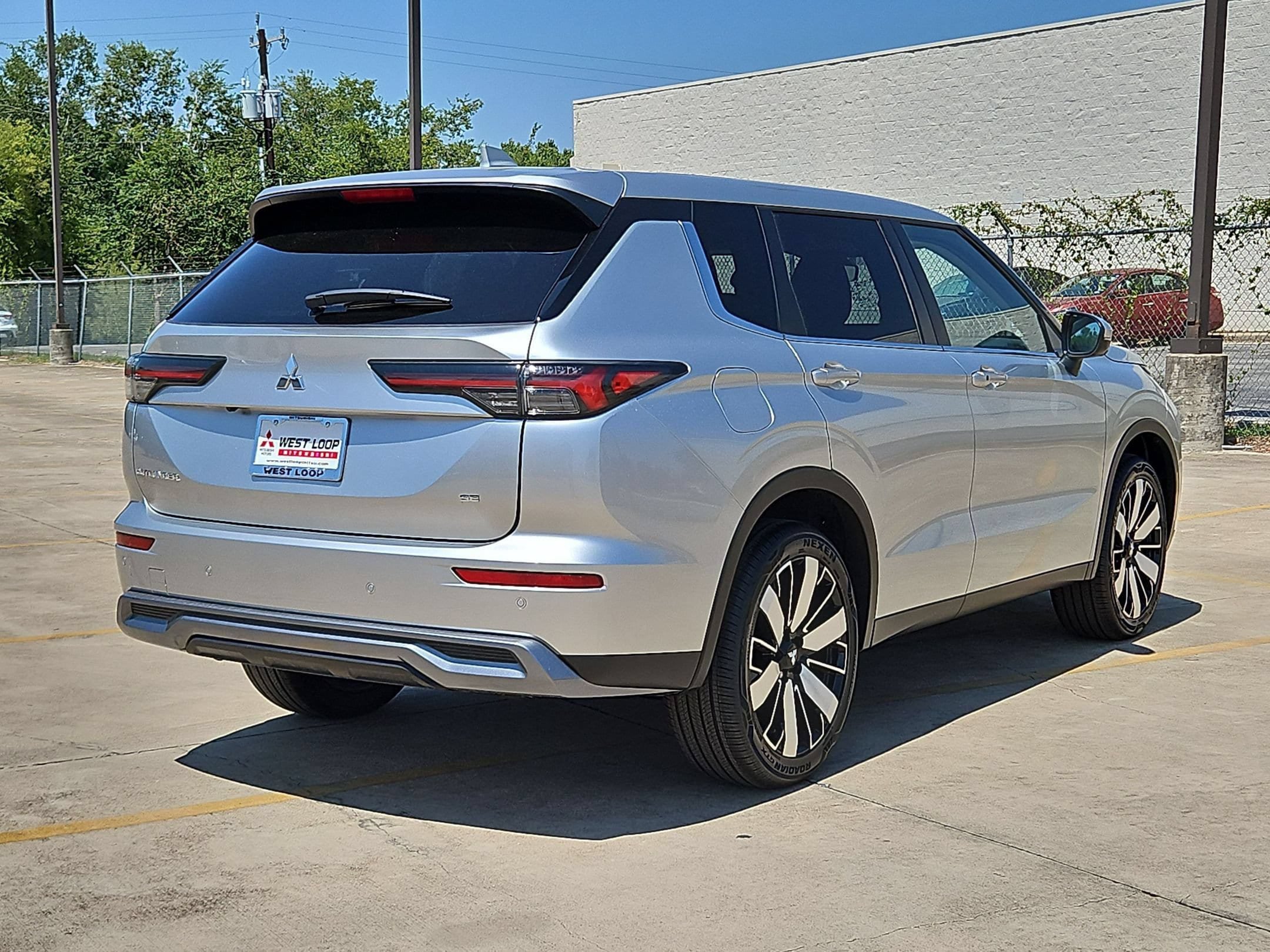 New 2026 Mitsubishi Outlander SE FWD image 5