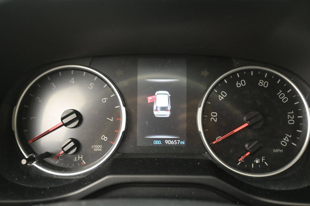 Used 2020 Toyota RAV4 LE FWD image 13