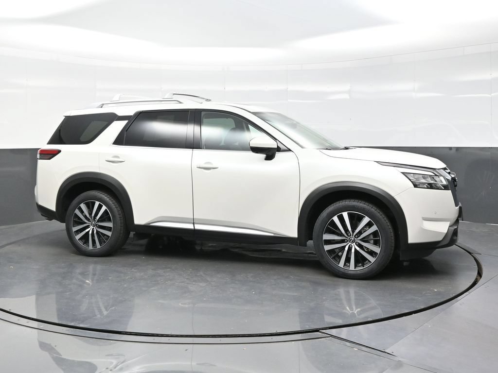 Used 2023 Nissan Pathfinder Platinum AWD/4WD image 8