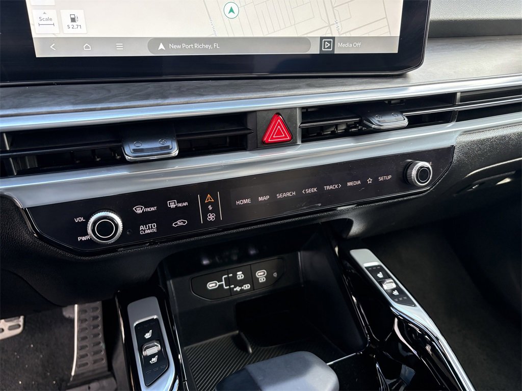 Certified 2025 Kia Sorento SX Prestige w/ Olive Brown Leather Package image 29