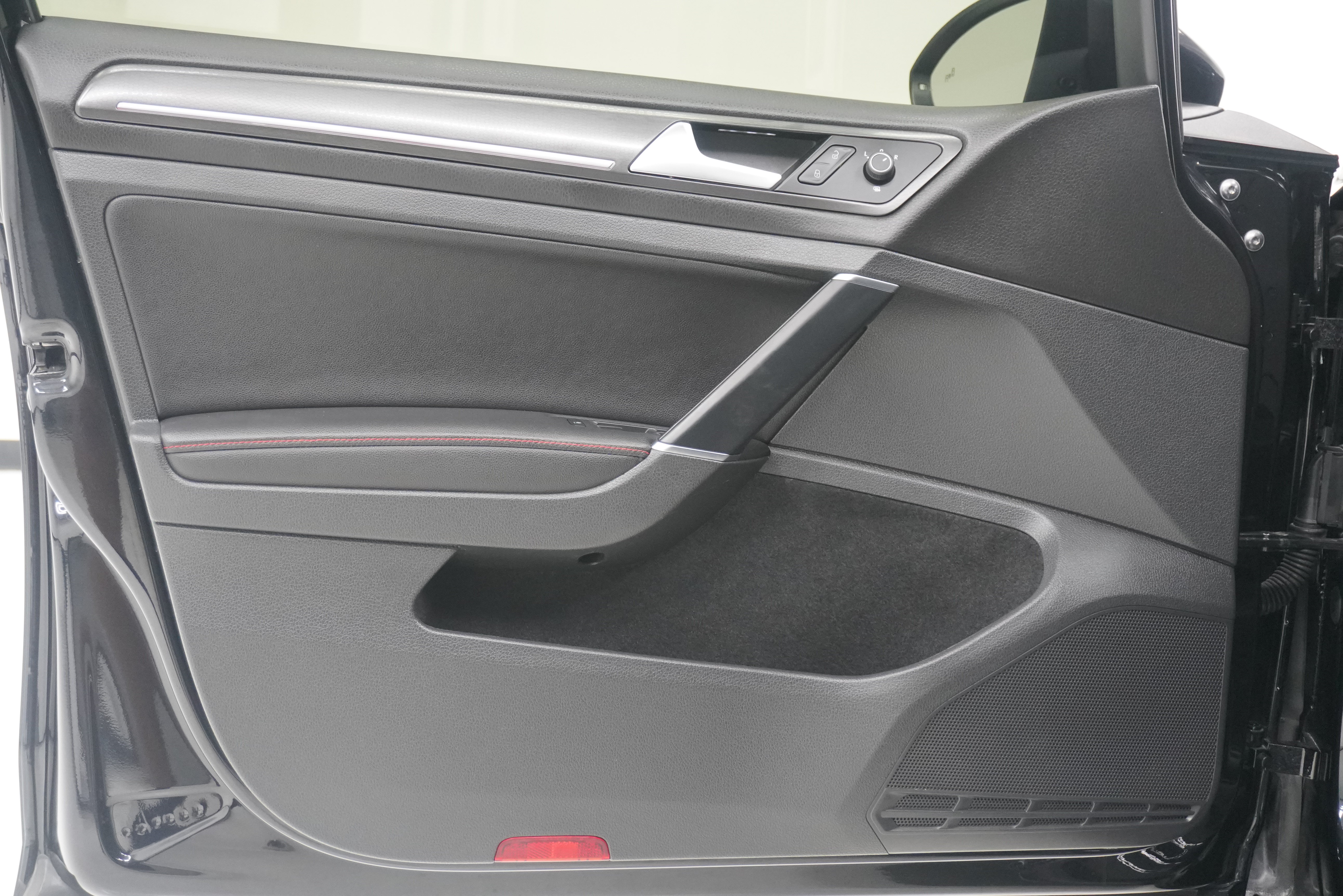 Used 2018 Volkswagen GTI Autobahn FWD image 15